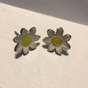 90s Daisy Stud Earrings